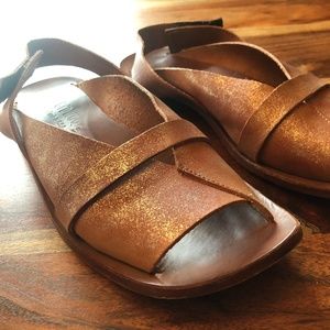 Beautiful and fun Cydwoq Hill sandal
